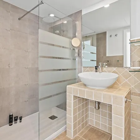 Luxurious Penthouse With Jacuzzi And Panoramic Sea Views Lägenhet