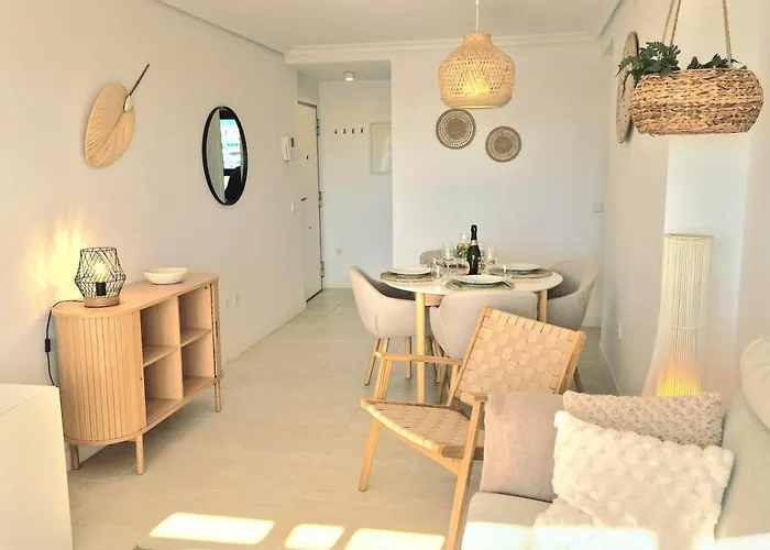 Luxurious Penthouse With Jacuzzi And Panoramic Sea Views 아파트