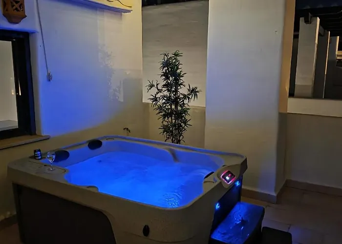 Luxurious Penthouse With Jacuzzi And Panoramic Sea Views 아파트