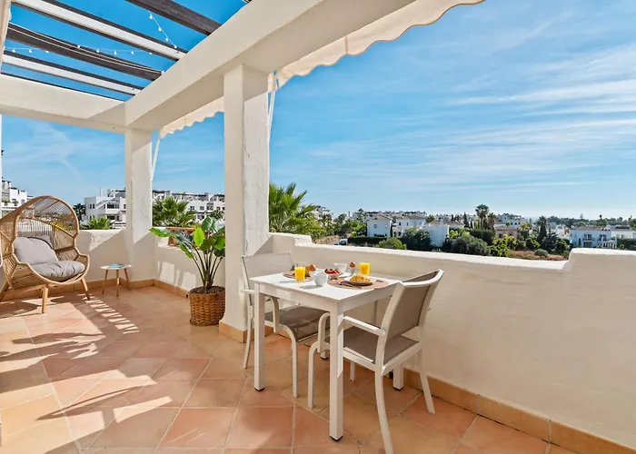 Luxurious Penthouse With Jacuzzi And Panoramic Sea Views 아파트