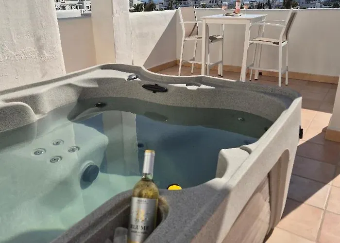 아파트 Luxurious Penthouse With Jacuzzi And Panoramic Sea Views