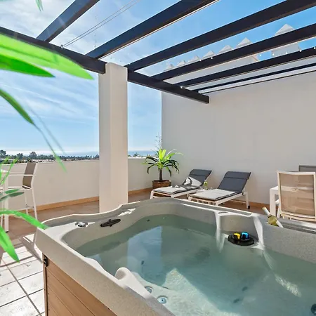 Luxurious Penthouse With Private Jacuzzi, Sea Views And Big Terras *