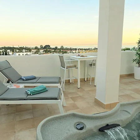 Luxurious Penthouse With Private Jacuzzi, Sea Views And Big Terras Estepona