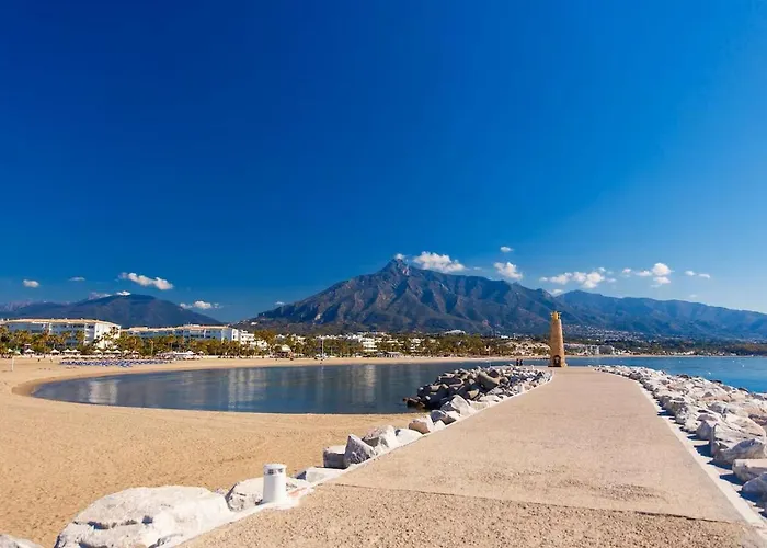 Luxurious Penthouse With Jacuzzi And Panoramic Sea Views