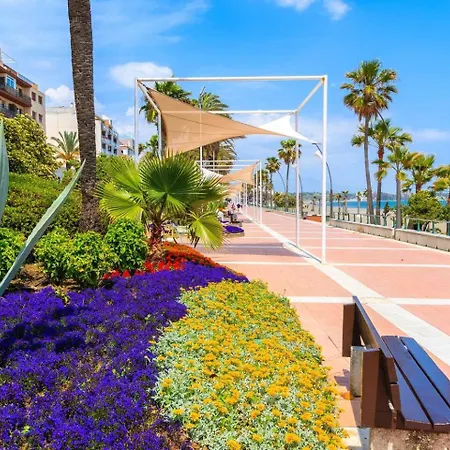 Luxurious Penthouse With Private Jacuzzi, Sea Views And Big Terras Apartman *